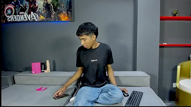 Snapshot of Ender_h0tt chatting on July 1, 2026, 8:30 pm Ender h0tt online show from July 1, 2026, 8:30 pm