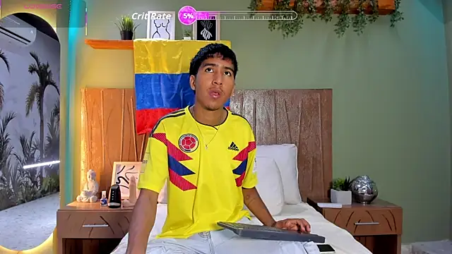 Snapshot of Ender_h0tt chatting on July 7, 2026, 8:57 pm Ender h0tt online show from July 7, 2026, 8:57 pm