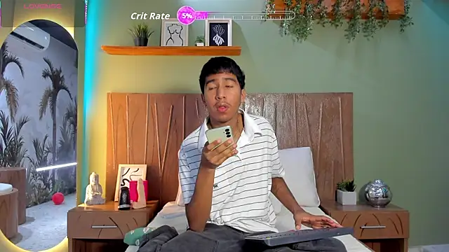 Snapshot of Ender_h0tt chatting on July 13, 2026, 10:01 pm Ender h0tt online show from July 13, 2026, 10:01 pm