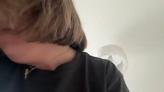 annabellewarick online show from April 23, 2026, 5:04 pm