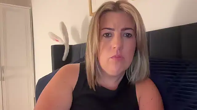 annabellewarick online show from June 16, 2026, 8:22 pm