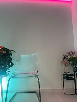 ScarletFlameee online show from May 7, 2026, 5:24 am