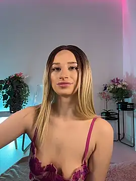 ScarletFlameee online show from May 10, 2026, 5:56 am