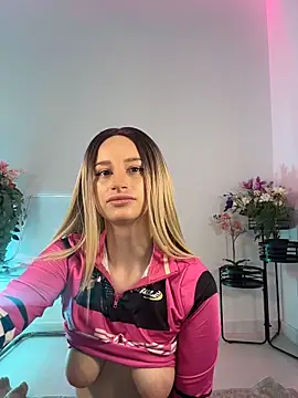 ScarletFlameee online show from May 15, 2026, 5:36 am