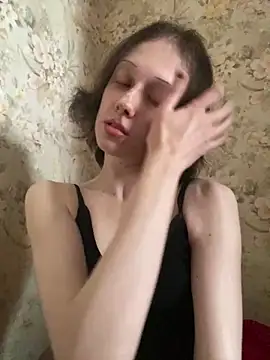 AmanitaXXX69 online show from April 4, 2026, 8:23 am