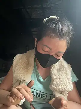 Bling-pusy online show from April 26, 2026, 2:31 am