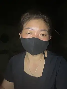 Bling-pusy online show from April 27, 2026, 12:58 pm