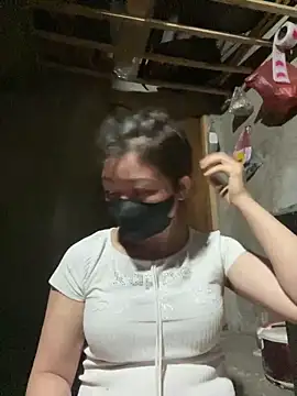 Bling-pusy online show from April 28, 2026, 1:27 pm