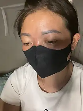 Bling-pusy online show from April 29, 2026, 2:10 pm