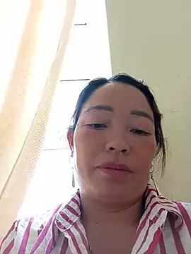 Snapshot of Yellow-pink chatting on July 23, 2026, 1:52 am Yellow-pink online show from July 23, 2026, 1:52 am