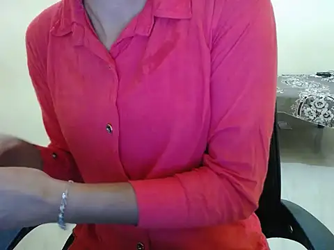 Snapshot of shreya_sharma01 chatting on April 6, 2026, 5:08 am shreya sharma01 online show from April 6, 2026, 5:08 am