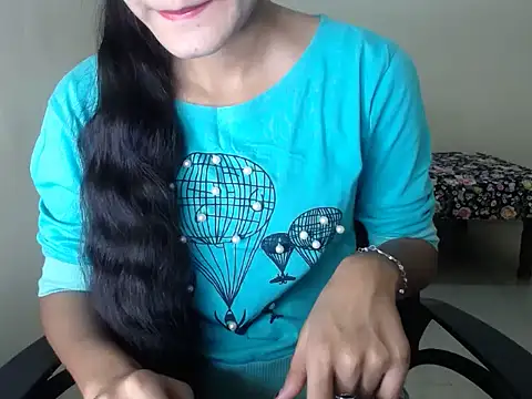 Snapshot of shreya_sharma01 chatting on April 13, 2026, 5:13 am shreya sharma01 online show from April 13, 2026, 5:13 am