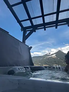 Loanna FR online show from April 5, 2026, 4:15 pm