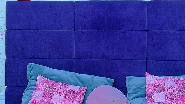 NataliaCroft online show from April 23, 2026, 2:19 pm