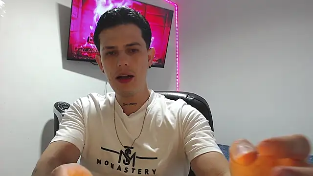 Snapshot of JUAN_CAMILOXXX chatting on May 7, 2026, 4:29 am JUAN CAMILOXXX online show from May 7, 2026, 4:29 am