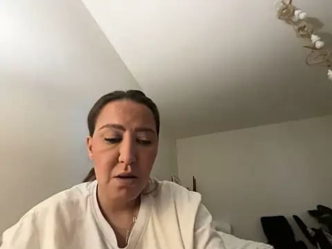 Shylyy25 online show from May 9, 2026, 5:45 am