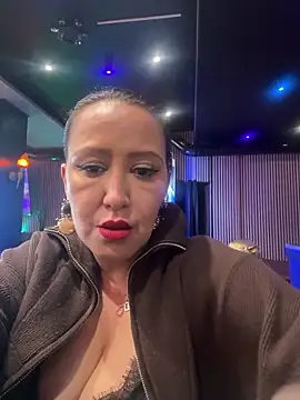 Shylyy25 online show from May 15, 2026, 4:25 pm