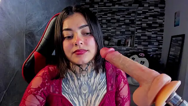 Snapshot of Sophiia_cherry chatting on May 16, 2026, 7:56 pm Sophiia cherry online show from May 16, 2026, 7:56 pm