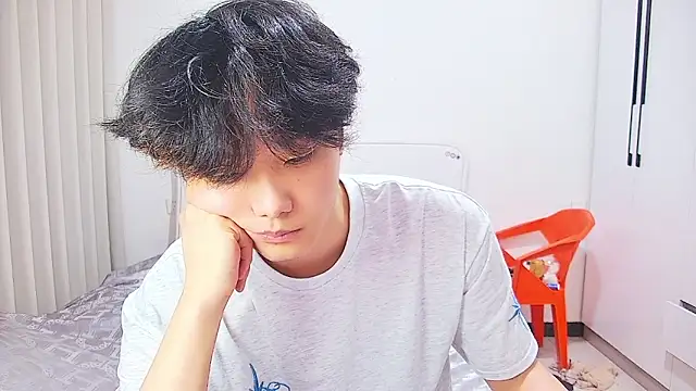 icecream-002 online show from June 15, 2026, 2:19 pm