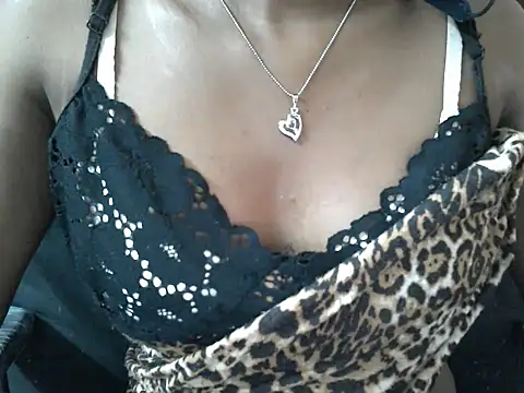 Couplehot00 online show from March 26, 2026, 8:09 am