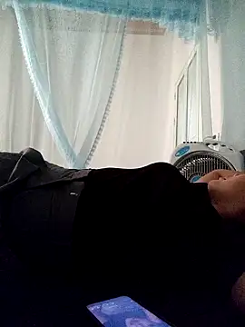 Snapshot of Sweet-cum425 chatting on April 13, 2026, 4:29 am Sweet-cum425 online show from April 13, 2026, 4:29 am