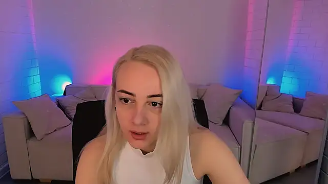 CarolMoor online show from March 23, 2026, 9:13 am