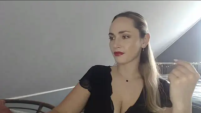 ScarlettSensitive online show from June 1, 2026, 6:26 am