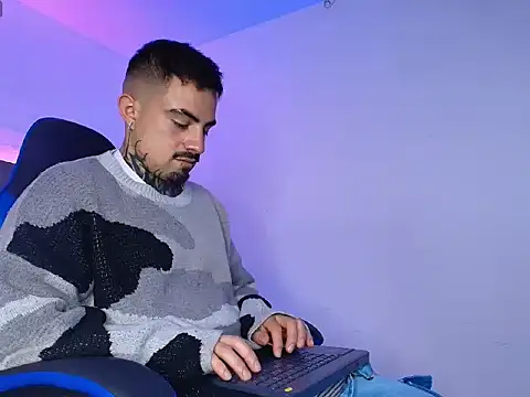 Dallas Whitee online show from March 26, 2026, 8:03 pm