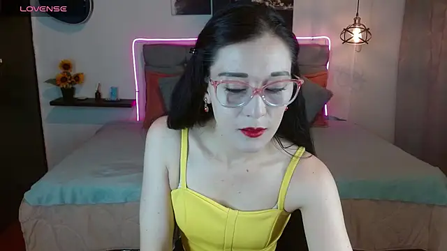 Mylu xx online show from April 6, 2026, 1:23 pm