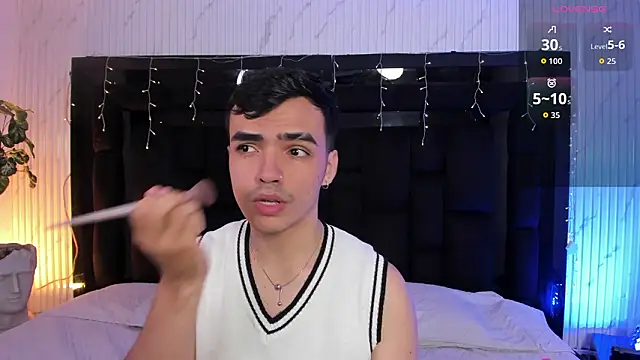 NicoKinggs  online show from March 12, 2026, 12:11 pm