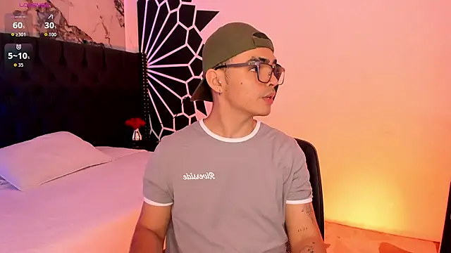 NicoKinggs  online show from April 30, 2026, 12:44 pm