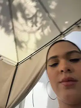 Bella-Ferrer online show from July 17, 2026, 4:01 pm