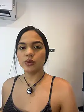 Bella-Ferrer online show from July 30, 2026, 6:18 pm