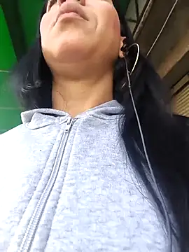 Snapshot of Camillemonroe_ chatting on April 27, 2026, 11:30 am Camillemonroe online show from April 27, 2026, 11:30 am
