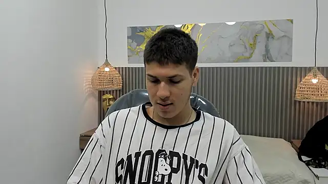 AlessandroFranco online show from April 9, 2026, 1:27 pm