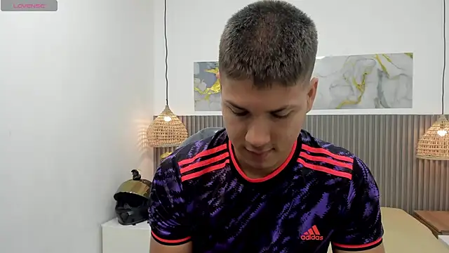 AlessandroFranco online show from April 13, 2026, 1:16 pm
