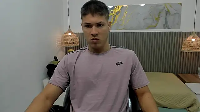 AlessandroFranco online show from April 15, 2026, 2:02 pm
