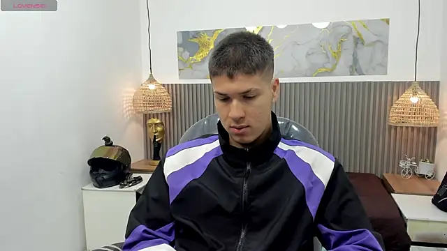 AlessandroFranco online show from April 23, 2026, 1:24 pm