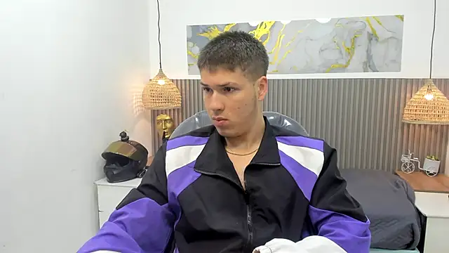 AlessandroFranco online show from April 30, 2026, 1:17 pm