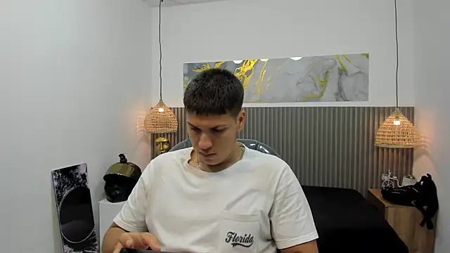 Snapshot of AlessandroFranco chatting on May 15, 2026, 1:40 pm AlessandroFranco online show from May 15, 2026, 1:40 pm