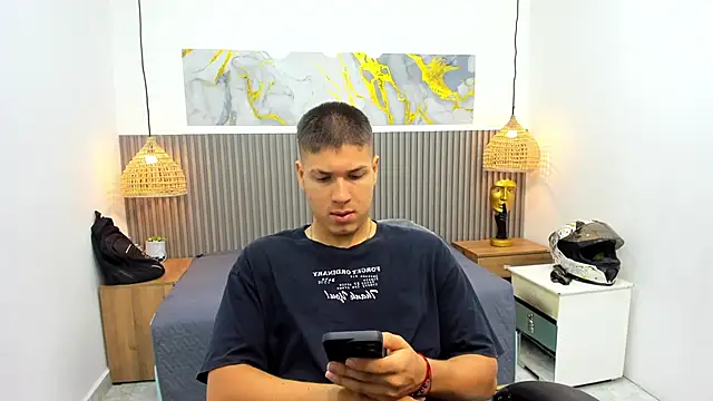 Snapshot of AlessandroFranco chatting on June 12, 2026, 1:43 pm AlessandroFranco online show from June 12, 2026, 1:43 pm