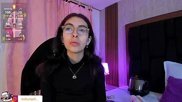 Snapshot of Molly_A chatting on June 5, 2026, 2:34 pm Molly A online show from June 5, 2026, 2:34 pm