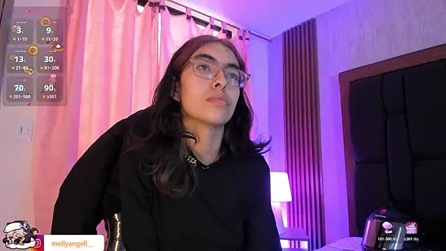 Snapshot of Molly_A chatting on June 23, 2026, 3:32 pm Molly A online show from June 23, 2026, 3:32 pm