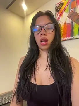 Queen Chanel XXX online show from April 3, 2026, 7:45 pm