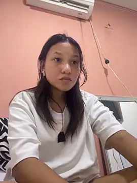 SoftPeachh online show from April 3, 2026, 5:27 am