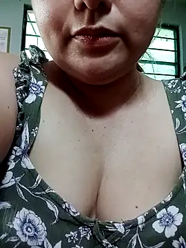 jennyyhottt online show from May 1, 2026, 6:01 pm