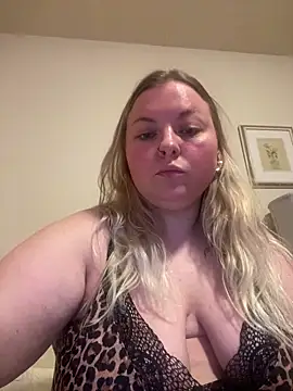 Snapshot of Jewelsbby93 chatting on March 10, 2026, 6:51 am Jewelsbby93 online show from March 10, 2026, 6:51 am