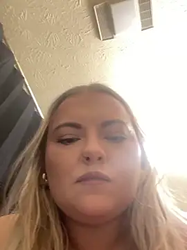 Snapshot of Jewelsbby93 chatting on March 29, 2026, 5:40 am Jewelsbby93 online show from March 29, 2026, 5:40 am