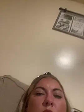 Snapshot of Jewelsbby93 chatting on March 31, 2026, 5:08 am Jewelsbby93 online show from March 31, 2026, 5:08 am