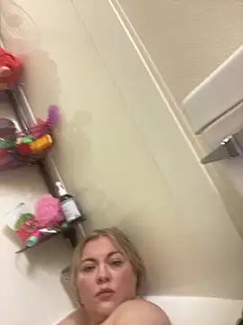 Snapshot of Jewelsbby93 chatting on April 6, 2026, 4:46 am Jewelsbby93 online show from April 6, 2026, 4:46 am